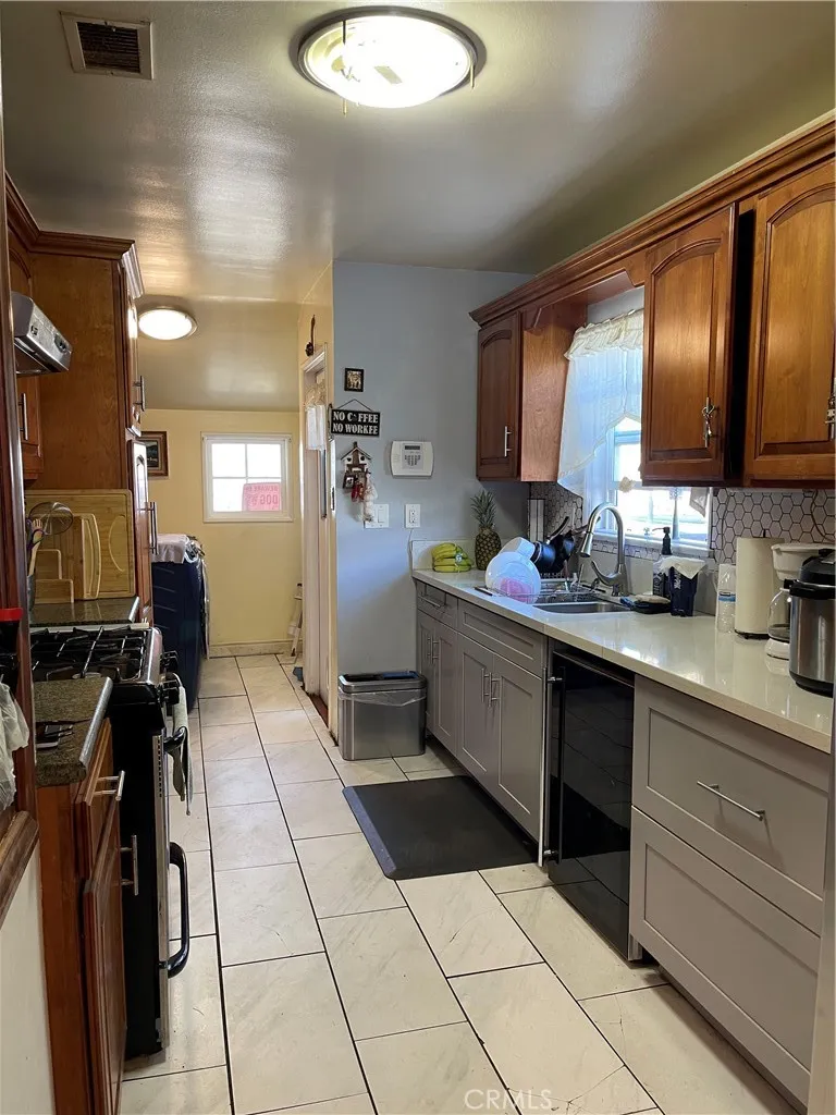 218 W Gardner, Long Beach, California 90805 home-pic-12