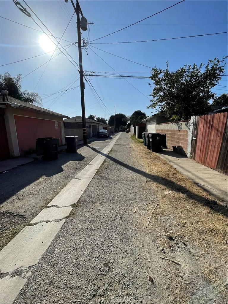 218 W Gardner, Long Beach, California 90805 home-pic-52