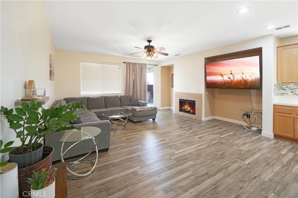 13864 Grant Way, Oak Hills, California 92344 home-pic-26