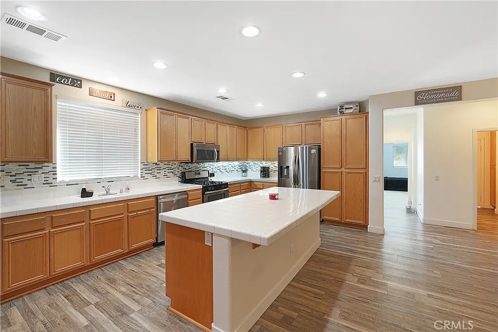 13864 Grant Way, Oak Hills, California 92344 home-pic-19