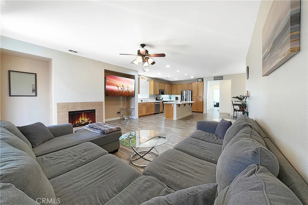 13864 Grant Way, Oak Hills, California 92344 home-pic-27