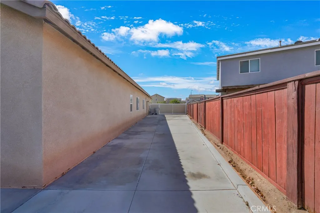 13864 Grant Way, Oak Hills, California 92344 home-pic-5