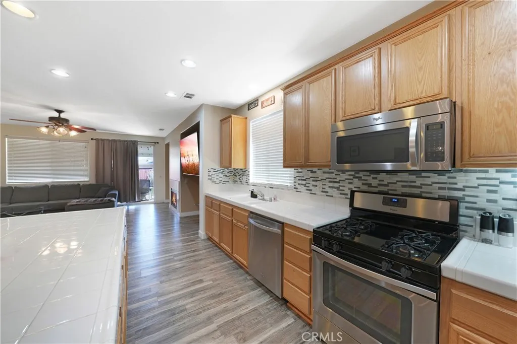 13864 Grant Way, Oak Hills, California 92344 home-pic-21