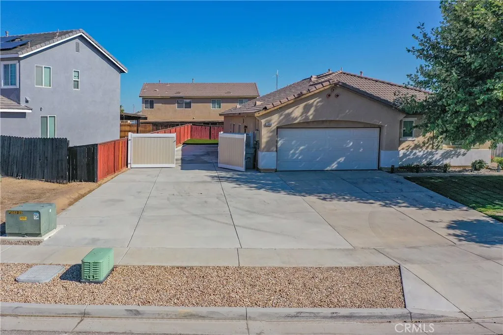 13864 Grant Way, Oak Hills, California 92344 home-pic-4