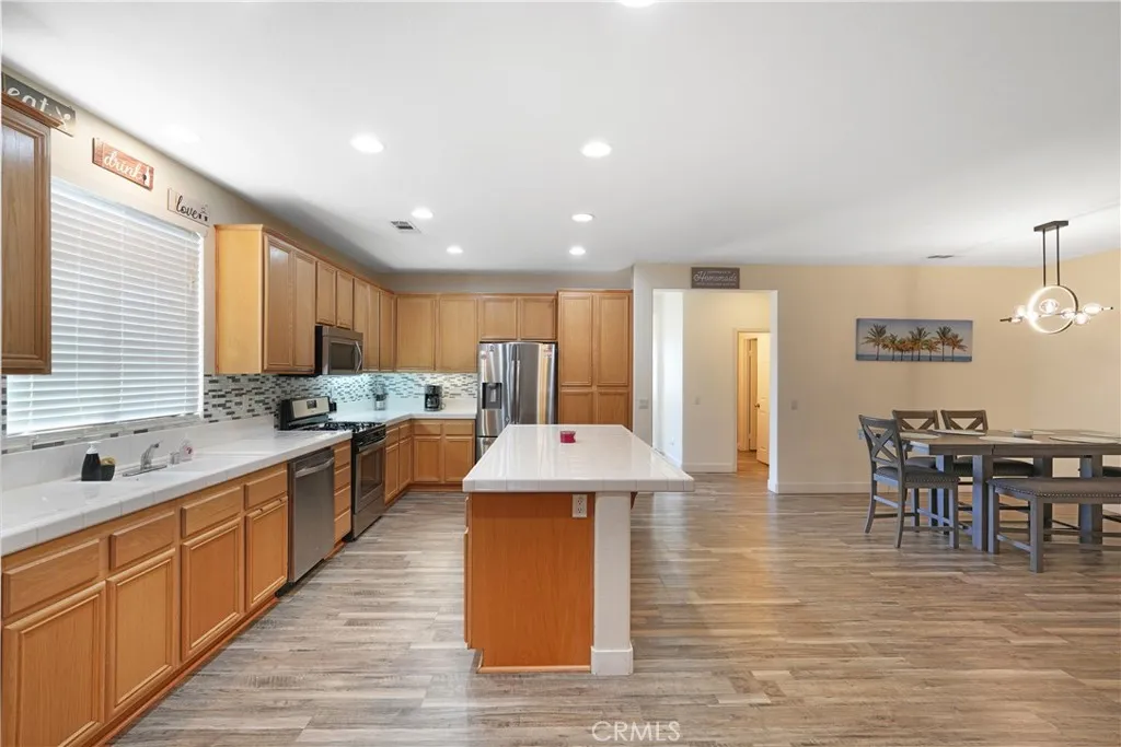 13864 Grant Way, Oak Hills, California 92344 home-pic-20