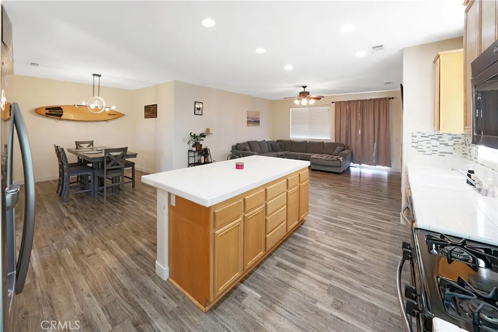 13864 Grant Way, Oak Hills, California 92344 home-pic-22