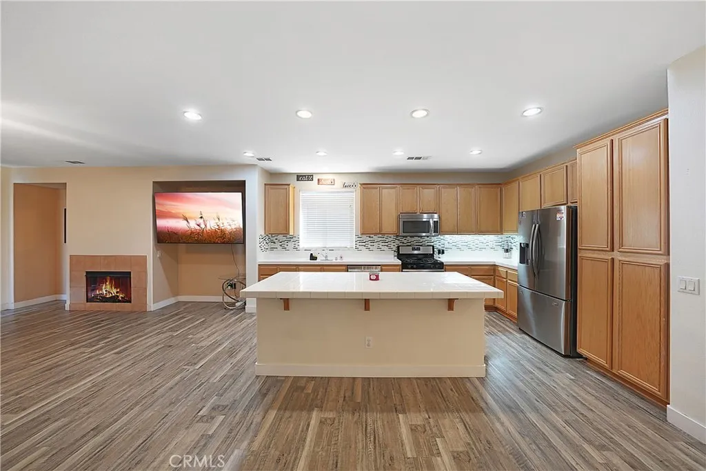 13864 Grant Way, Oak Hills, California 92344 home-pic-18