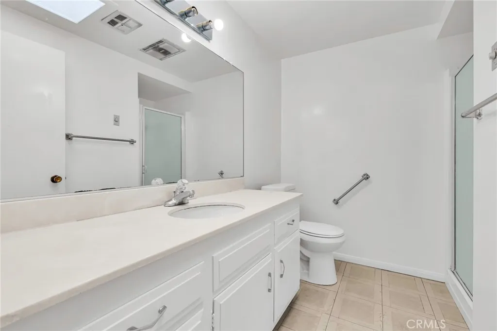 2197 Via Mariposa E B, Laguna Woods, California 92637 home-pic-11
