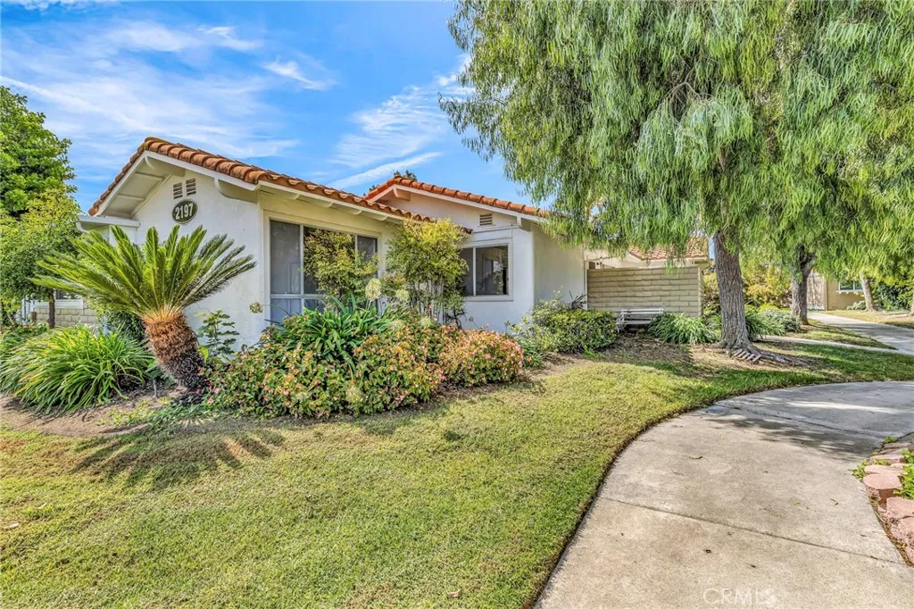 2197 Via Mariposa E B, Laguna Woods, California 92637 home-pic-0