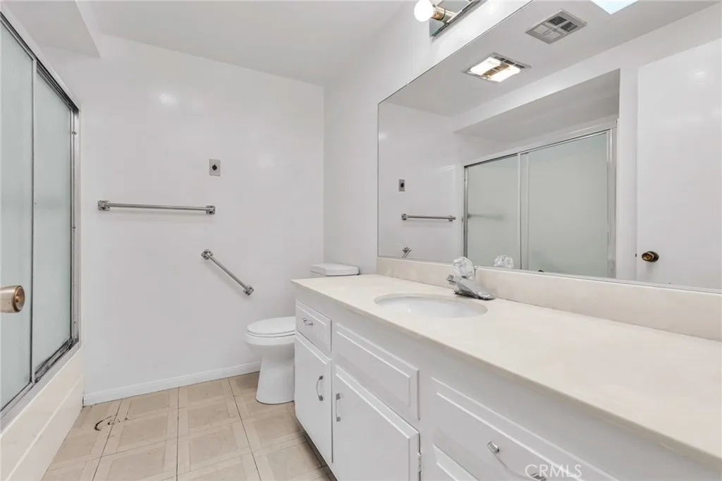 2197 Via Mariposa E B, Laguna Woods, California 92637 home-pic-15
