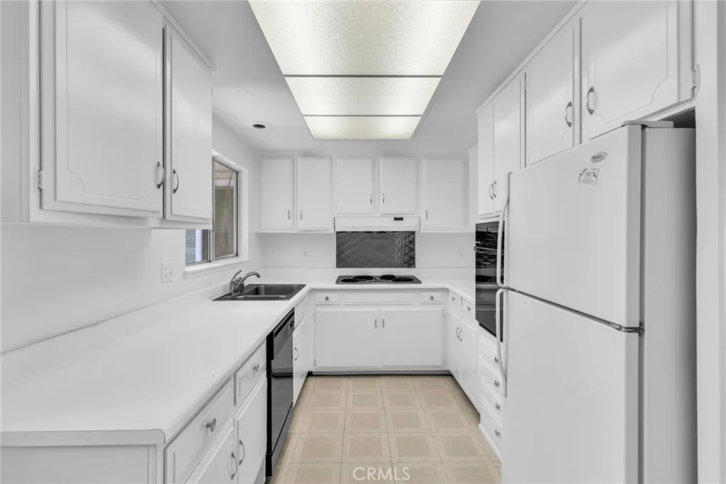 2197 Via Mariposa E B, Laguna Woods, California 92637 home-pic-6