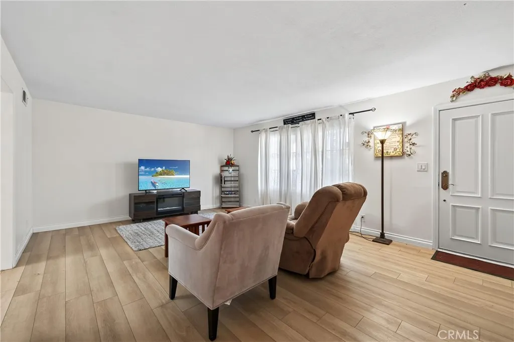 17562 Laurie, Tustin, California 92780 home-pic-17