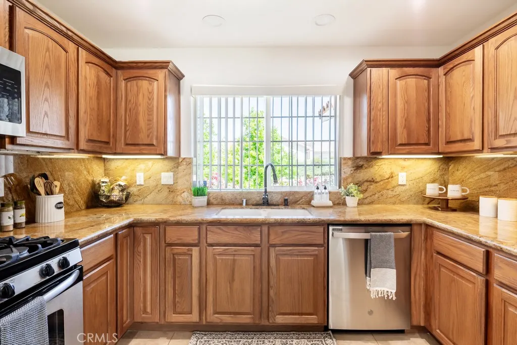 7714 Grand Avenue, Yucca Valley, California 92284 home-pic-19