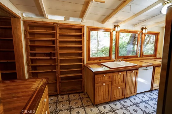 Kitchen laundry closet