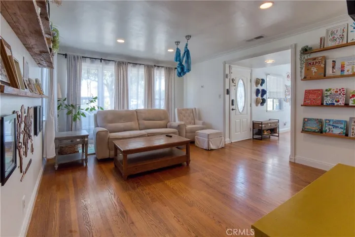 4501 Nipomo Avenue, Lakewood, California 90713
