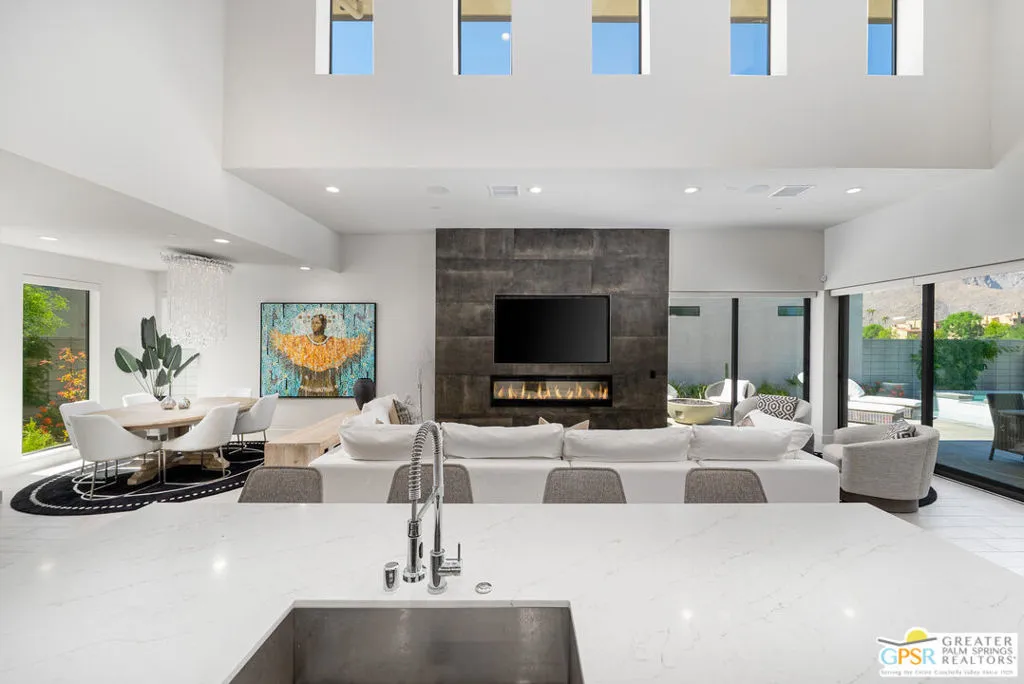 217 Vista Terrace, Palm Springs, California 92262 home-pic-12