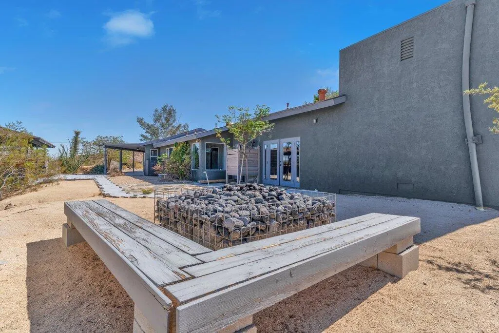 7084 Mount Lassen Avenue, Joshua Tree, California 92252 home-pic-31