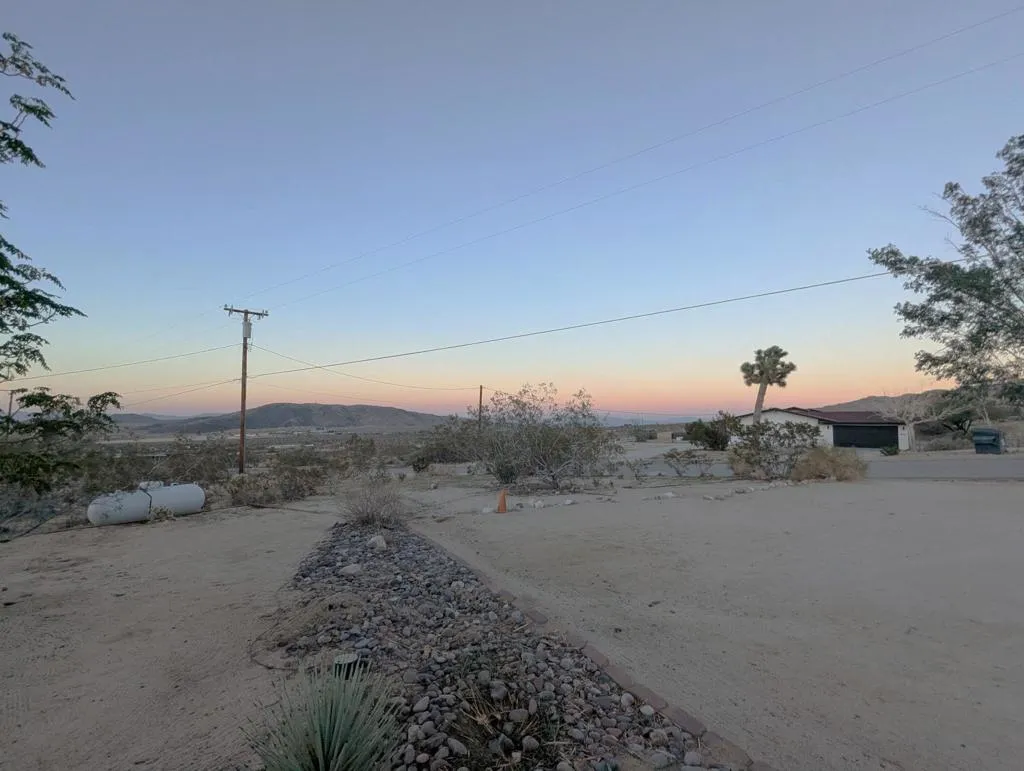 7084 Mount Lassen Avenue, Joshua Tree, California 92252 home-pic-30