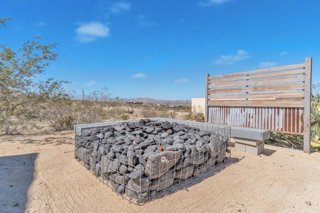 7084 Mount Lassen Avenue, Joshua Tree, California 92252 home-pic-32