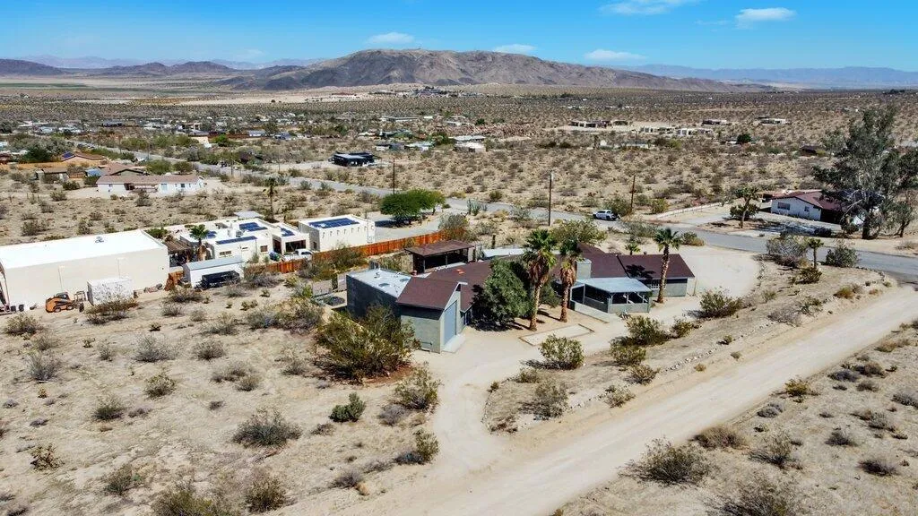 7084 Mount Lassen Avenue, Joshua Tree, California 92252 home-pic-34