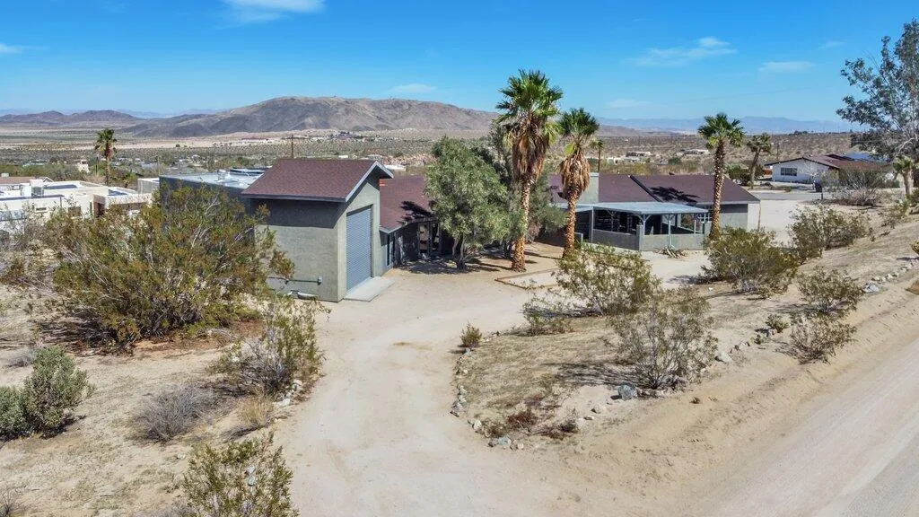 7084 Mount Lassen Avenue, Joshua Tree, California 92252 home-pic-35