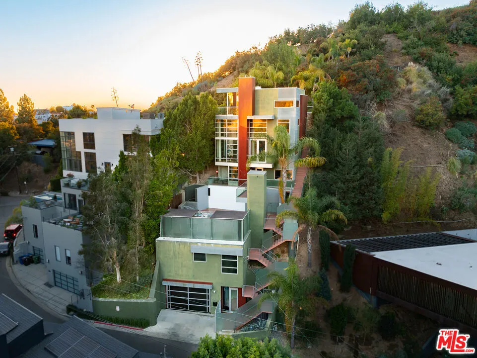 2738 Rinconia Drive, Los Angeles, California 90068 home-pic-58