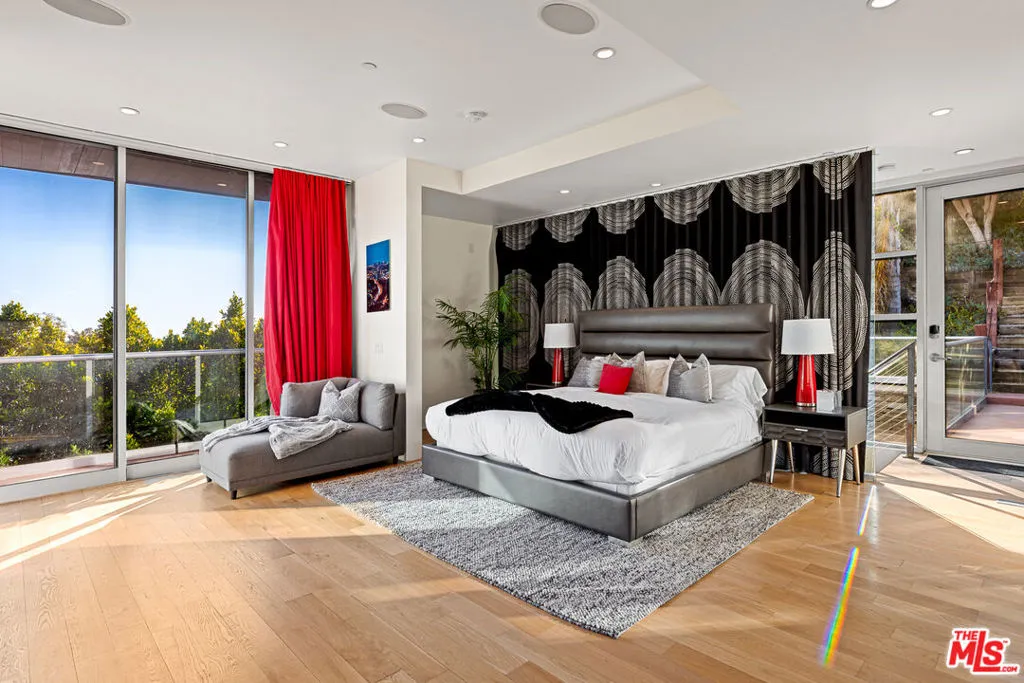 2738 Rinconia Drive, Los Angeles, California 90068 home-pic-37