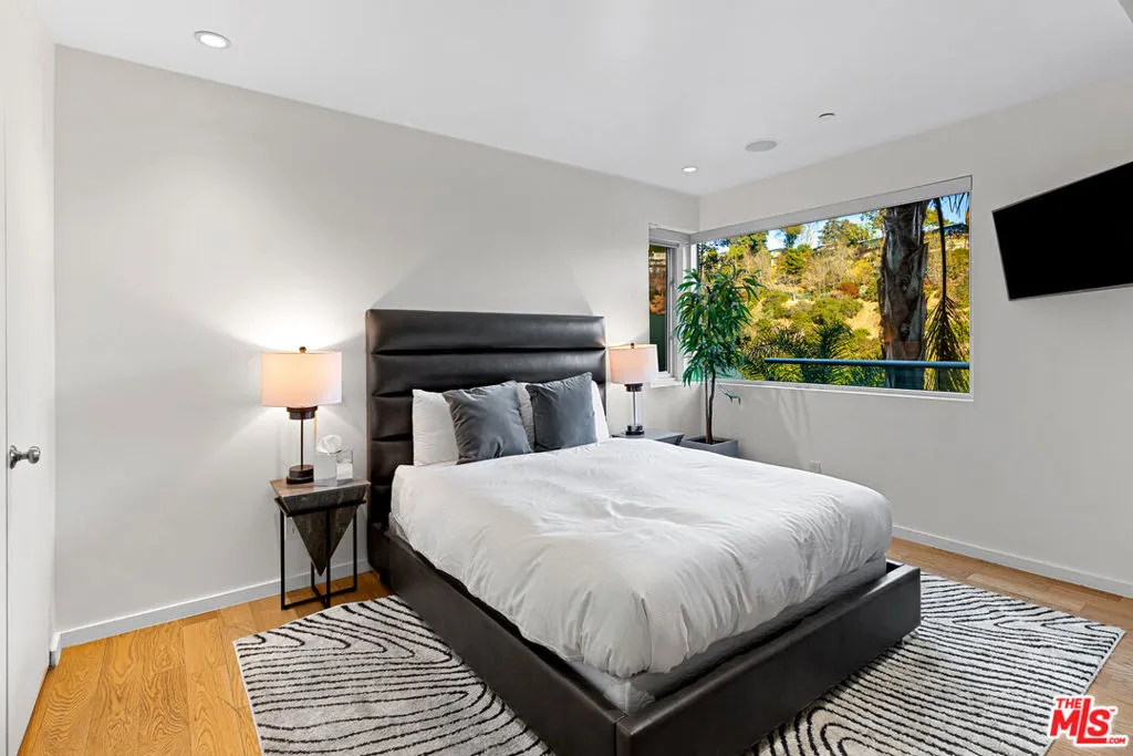 2738 Rinconia Drive, Los Angeles, California 90068 home-pic-25