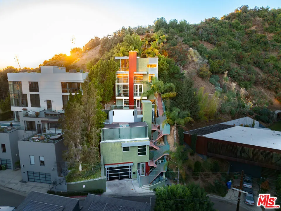 2738 Rinconia Drive, Los Angeles, California 90068 home-pic-59