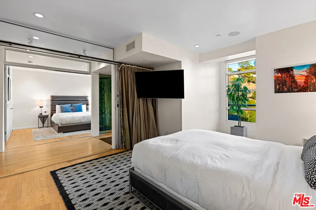2738 Rinconia Drive, Los Angeles, California 90068 home-pic-28