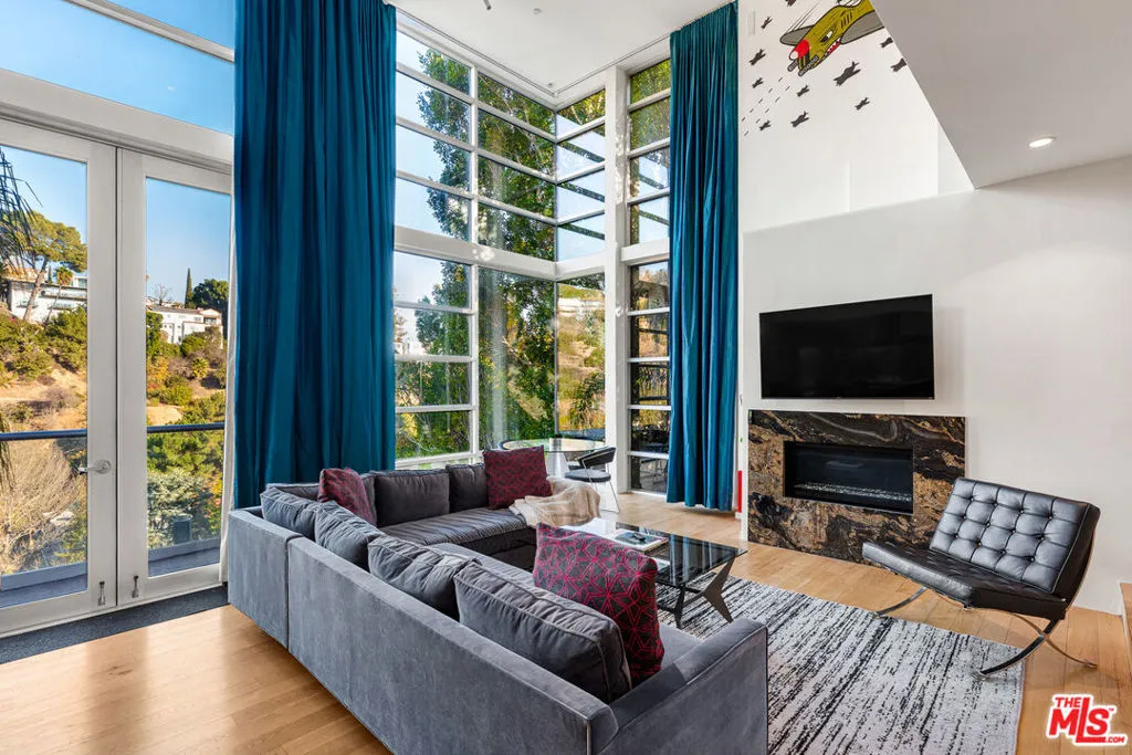 2738 Rinconia Drive, Los Angeles, California 90068 home-pic-15