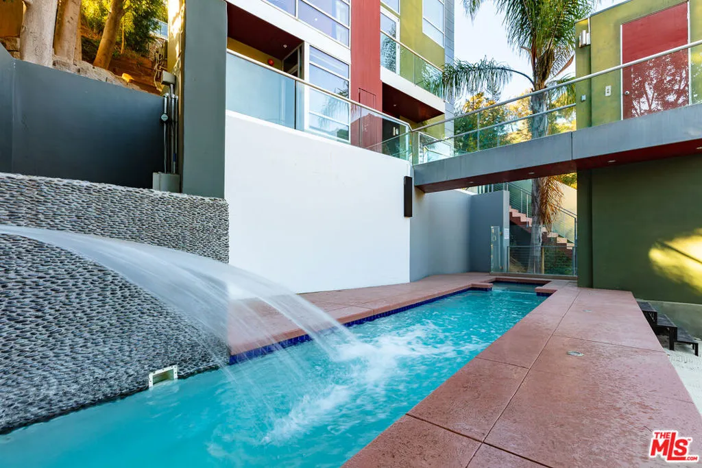 2738 Rinconia Drive, Los Angeles, California 90068 home-pic-5