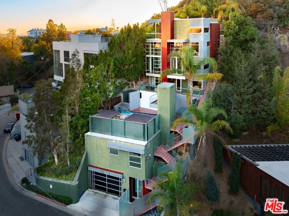 2738 Rinconia Drive, Los Angeles, California 90068 home-pic-1