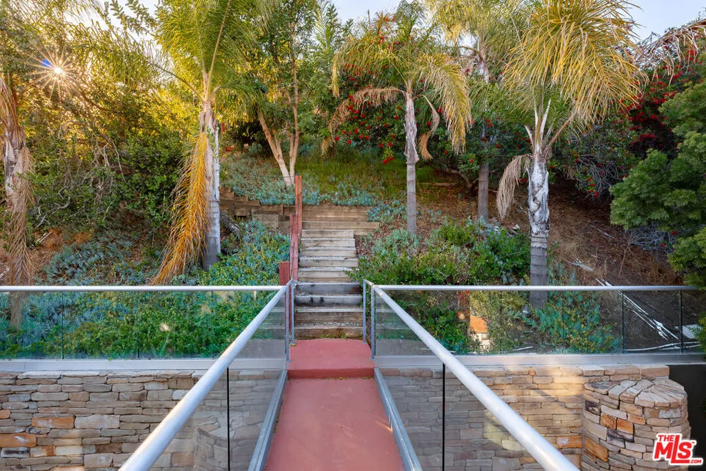2738 Rinconia Drive, Los Angeles, California 90068 home-pic-6