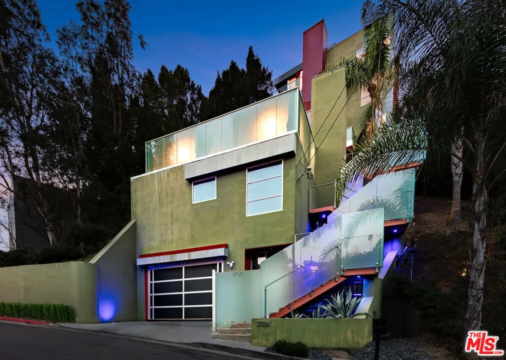 2738 Rinconia Drive, Los Angeles, California 90068 home-pic-2