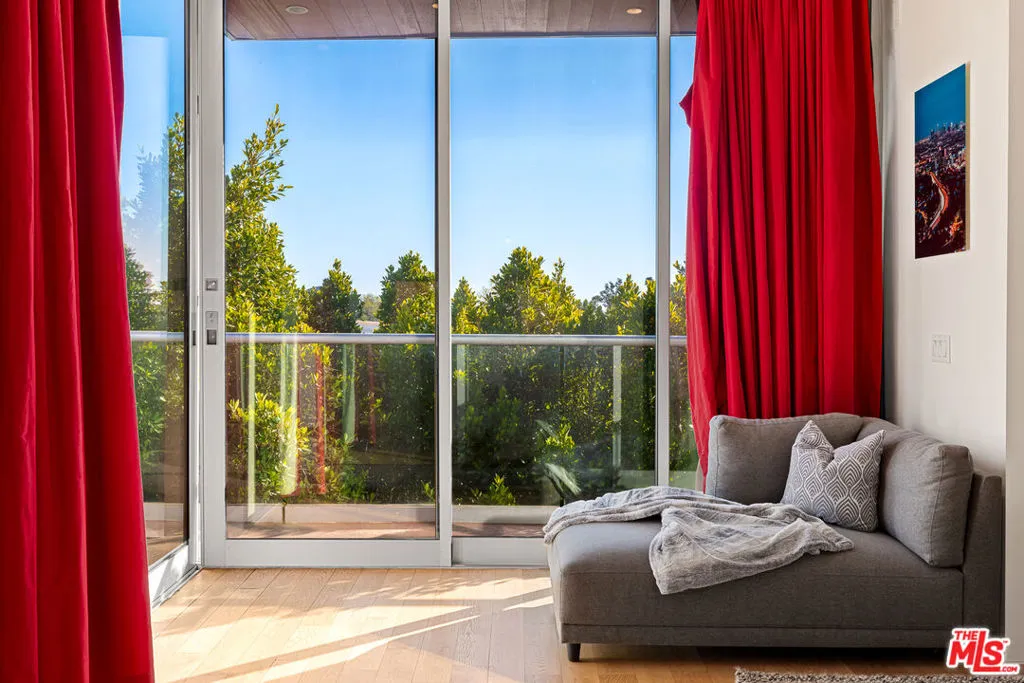 2738 Rinconia Drive, Los Angeles, California 90068 home-pic-40