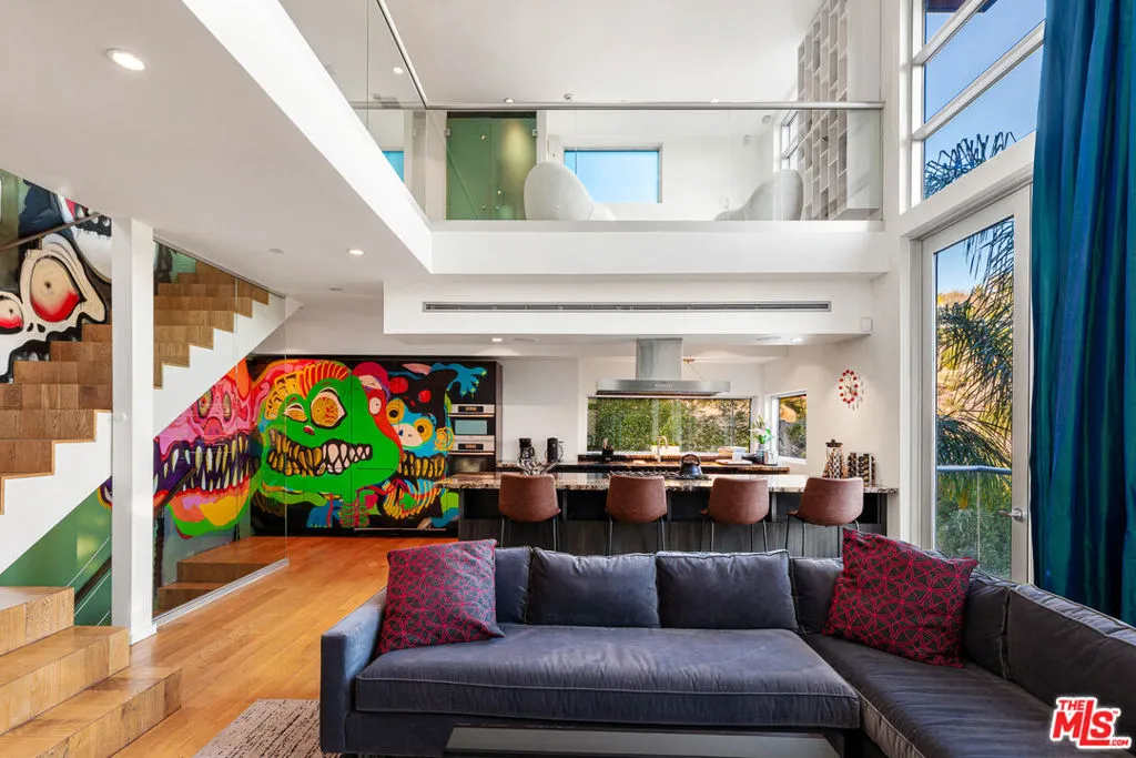 2738 Rinconia Drive, Los Angeles, California 90068 home-pic-24