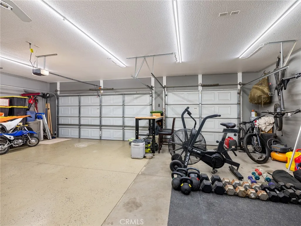 7925 Anaconda, Oak Hills, California 92344 home-pic-43