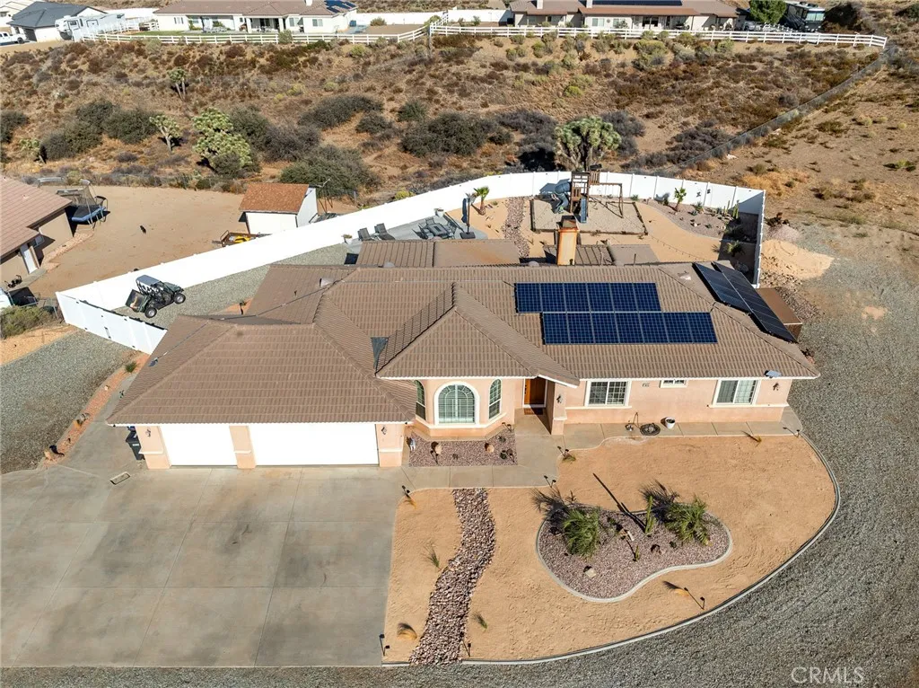 7925 Anaconda, Oak Hills, California 92344 home-pic-6