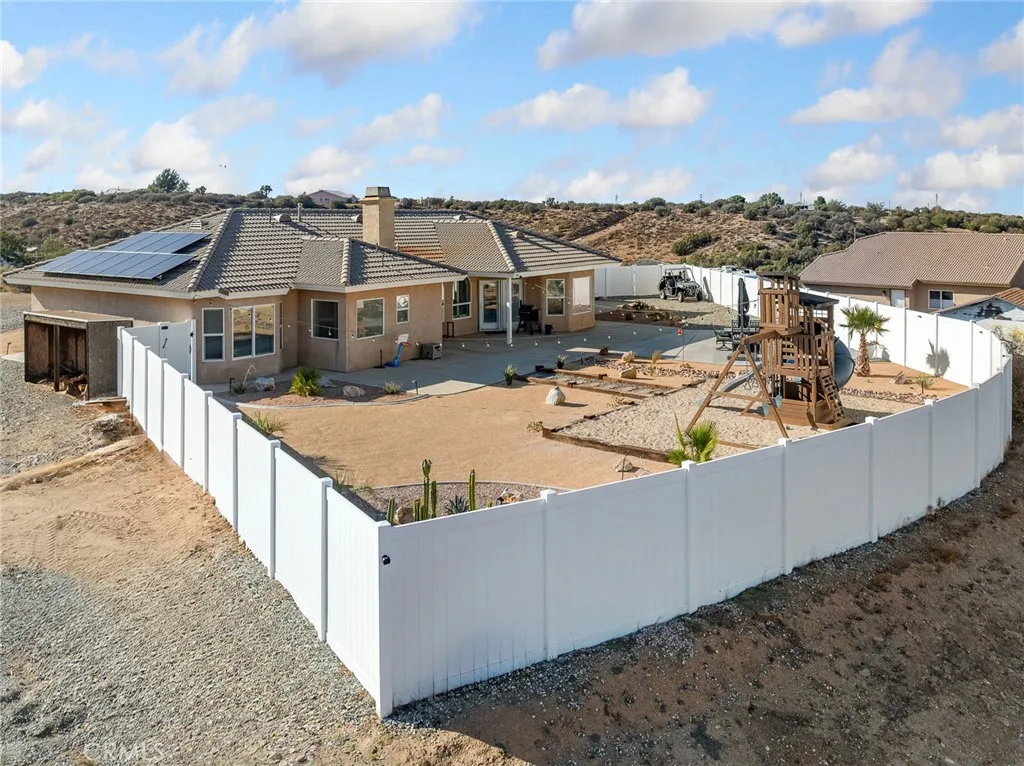 7925 Anaconda, Oak Hills, California 92344 home-pic-45