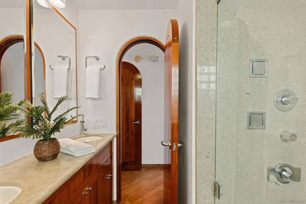 2617 Ocean Front Walk, San Diego, California 92109 home-pic-26