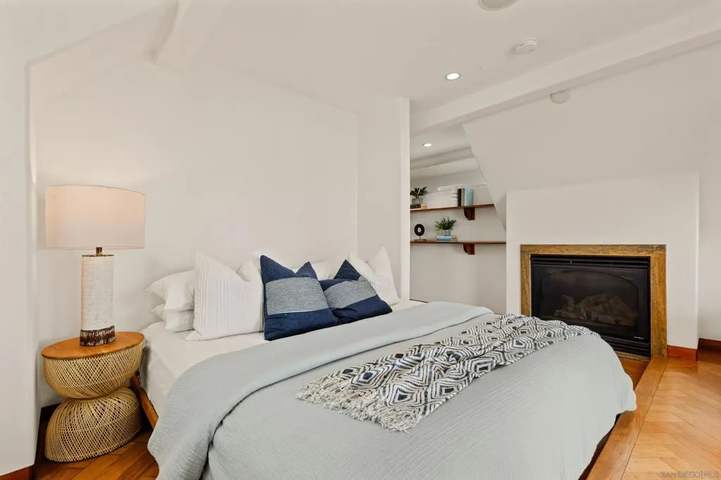 2617 Ocean Front Walk, San Diego, California 92109 home-pic-41