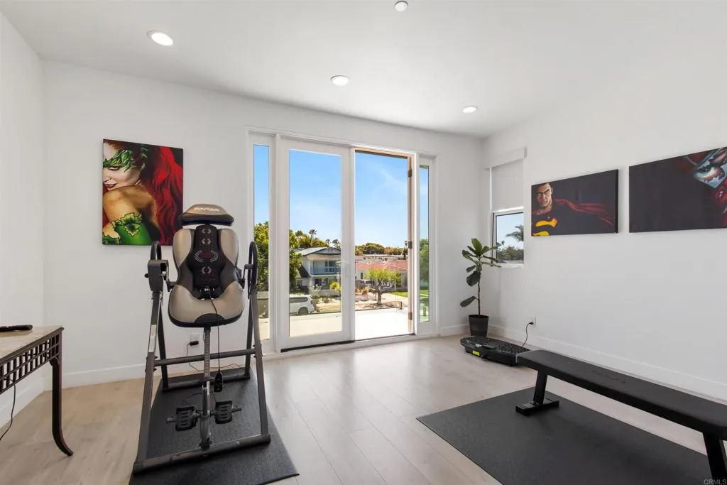 1270 Emerald Street, San Diego, California 92109 home-pic-25