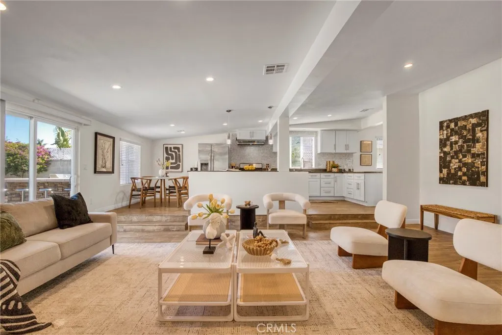 17941 17941 Emelita, Encino, California 91316 home-pic-0