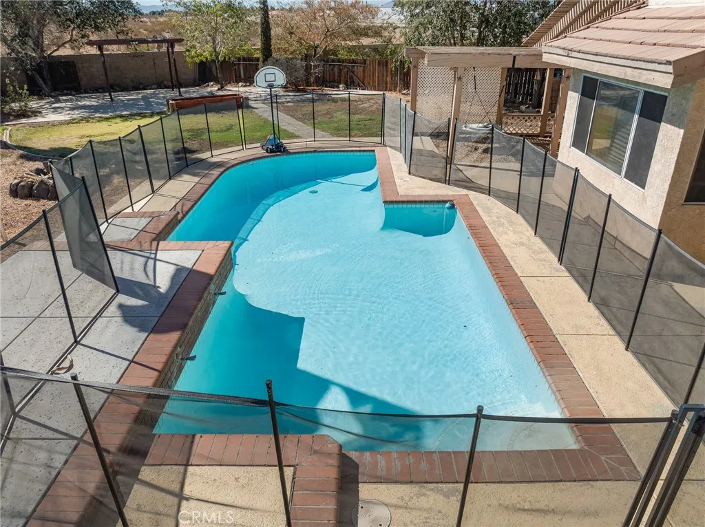 12929 Topaz Circle, Victorville, California 92392 home-pic-49