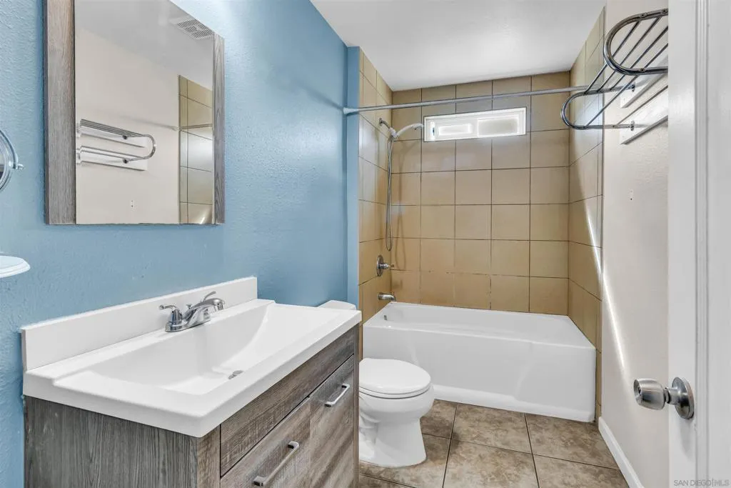 , San Diego, California 92113 home-pic-32