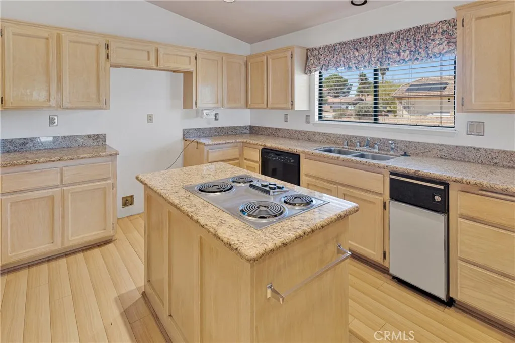 15200 15200 Wildflower, Helendale, California 92342 home-pic-13