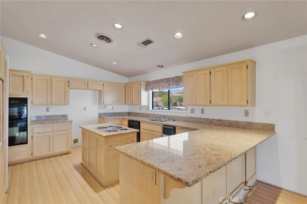 15200 15200 Wildflower, Helendale, California 92342 home-pic-12