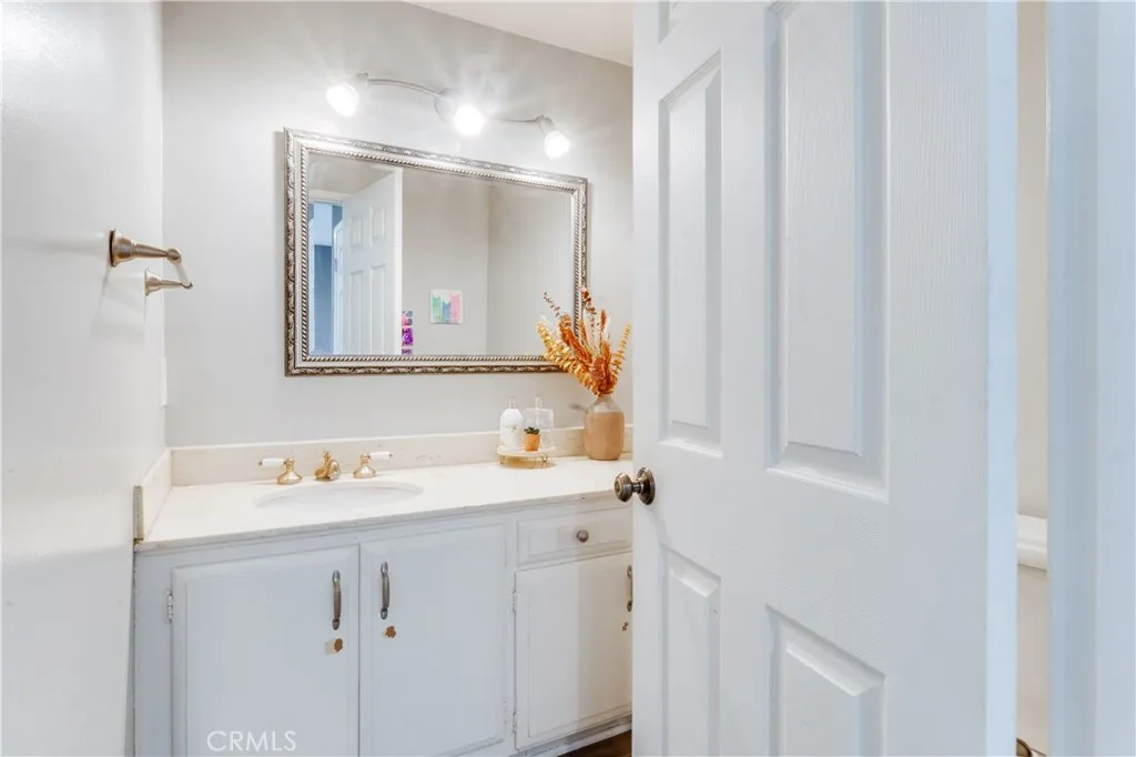 3560 Iris Cir, Seal Beach, California 90740 home-pic-25