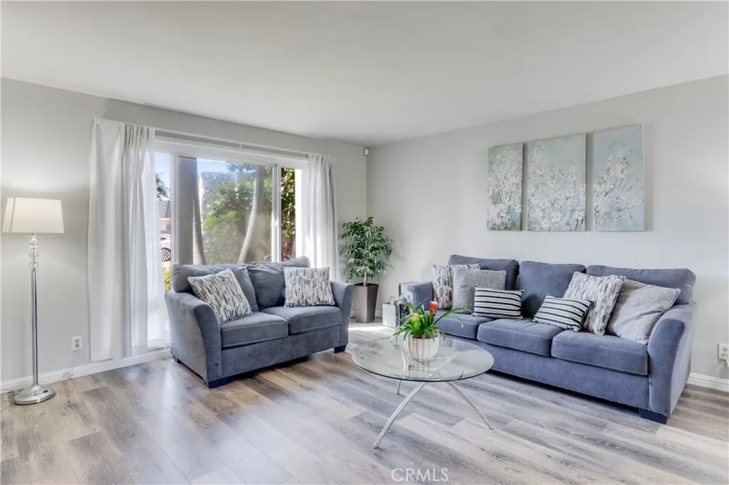3560 Iris Cir, Seal Beach, California 90740 home-pic-4